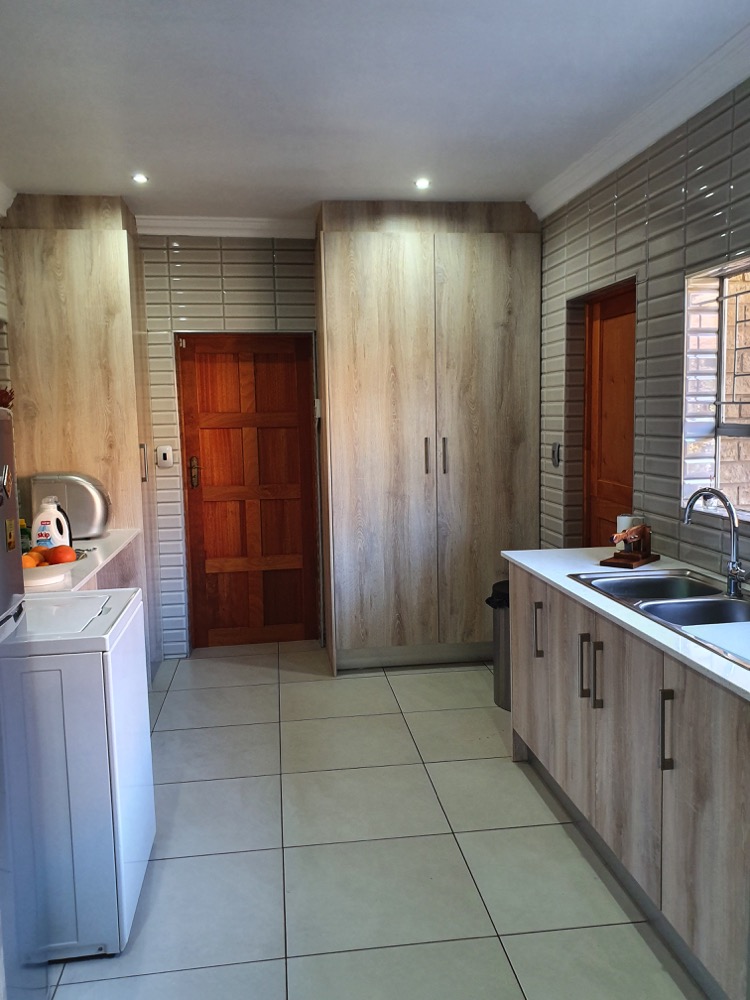 Kitchens custom cabinetry project by Lé Grandt Woodcraft