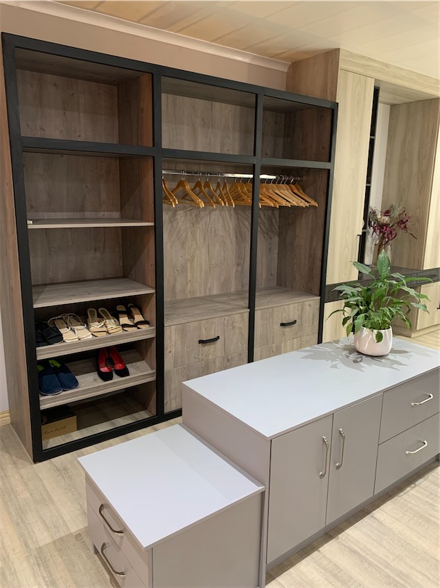 Showroom custom cabinetry project by Lé Grandt Woodcraft