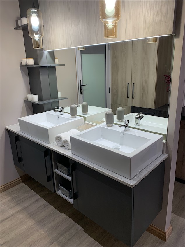 Showroom custom cabinetry project by Lé Grandt Woodcraft