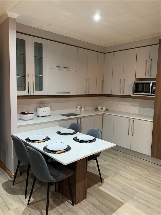 Showroom custom cabinetry project by Lé Grandt Woodcraft