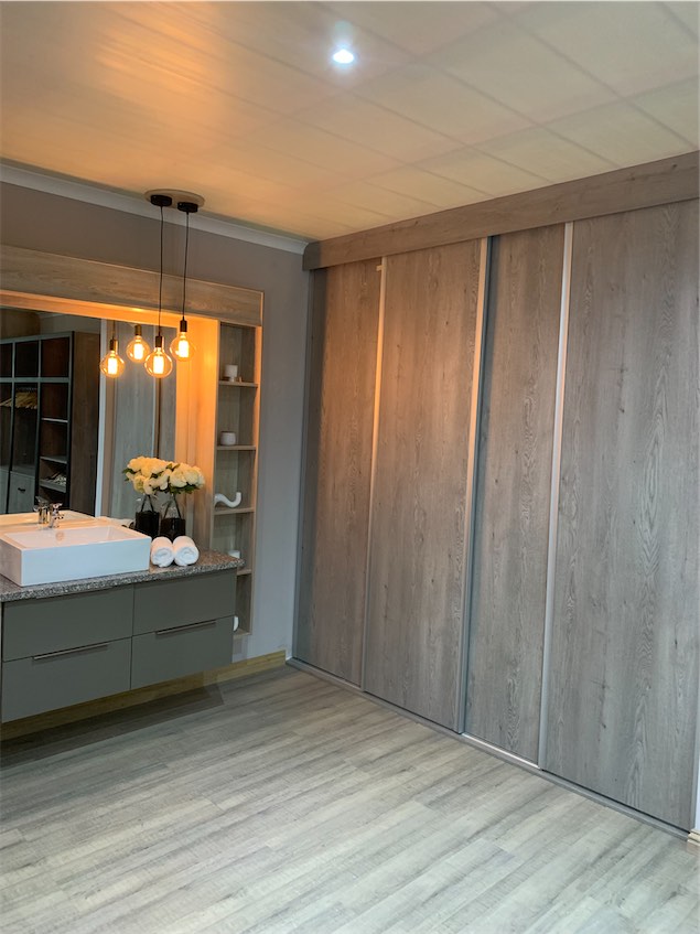 Showroom custom cabinetry project by Lé Grandt Woodcraft